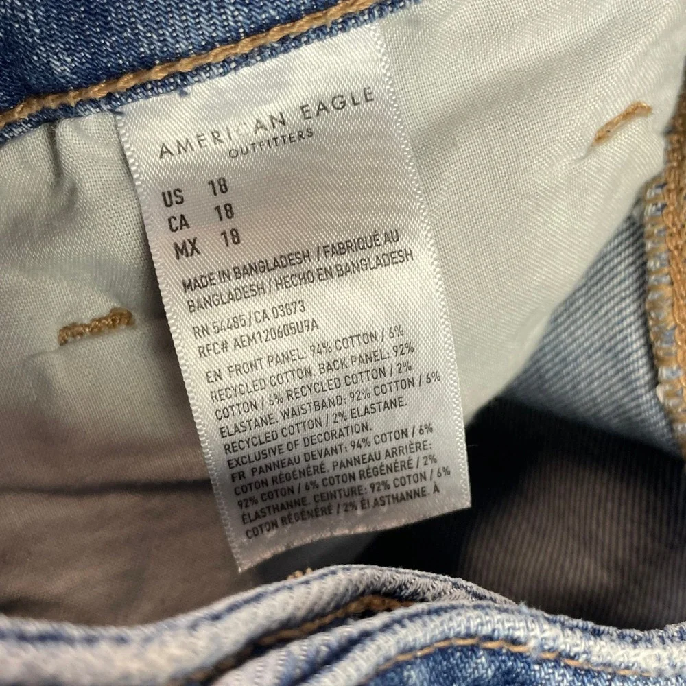 American Eagle Mom Shorts Womens 18 Blue Distressed Denim High Waisted Raw Hem